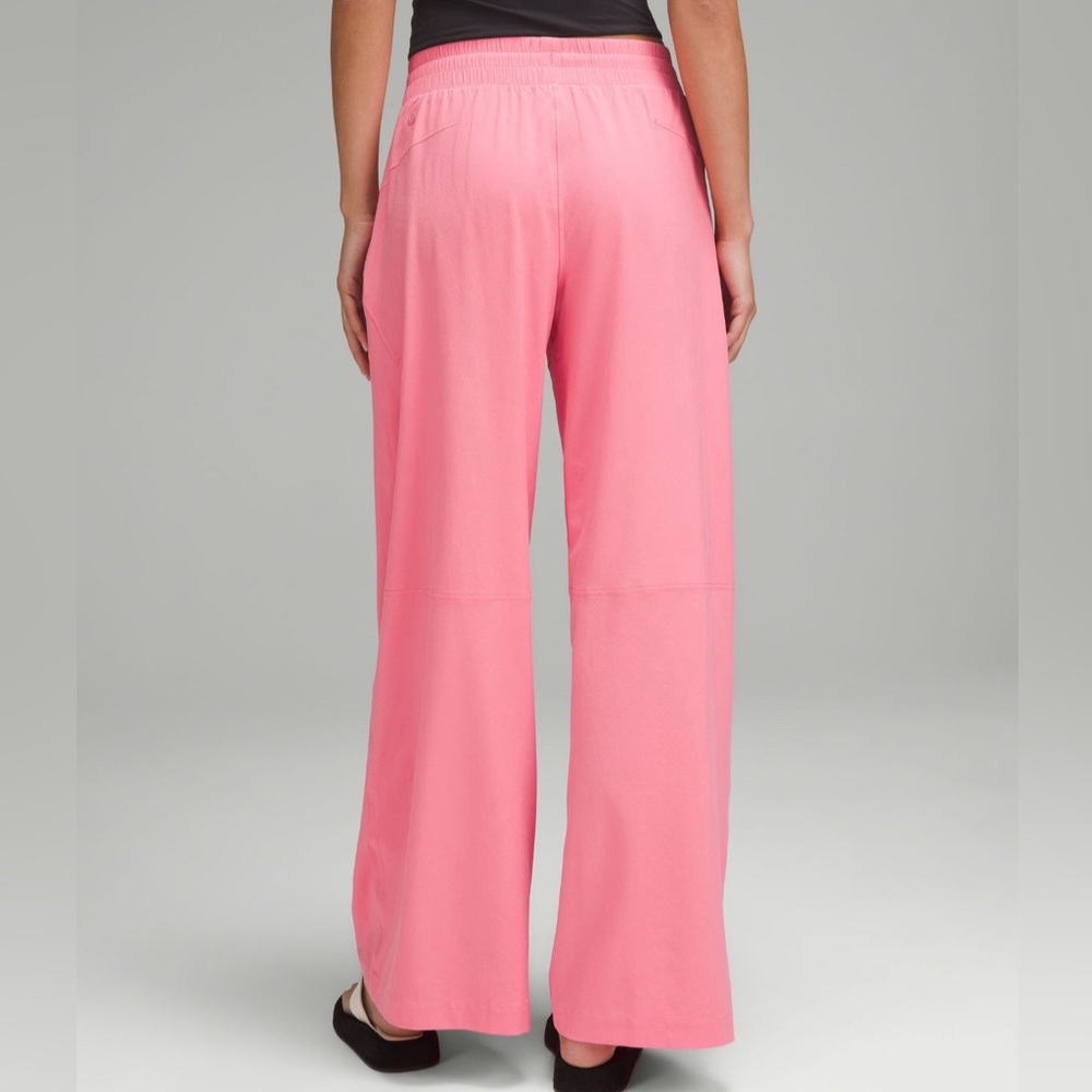 LULULEMON Swift Mid-Rise Wide-Leg Pant - Picture 3 of 7